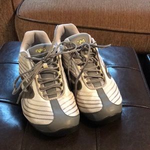 ryka tennis shoes size 9.5, white